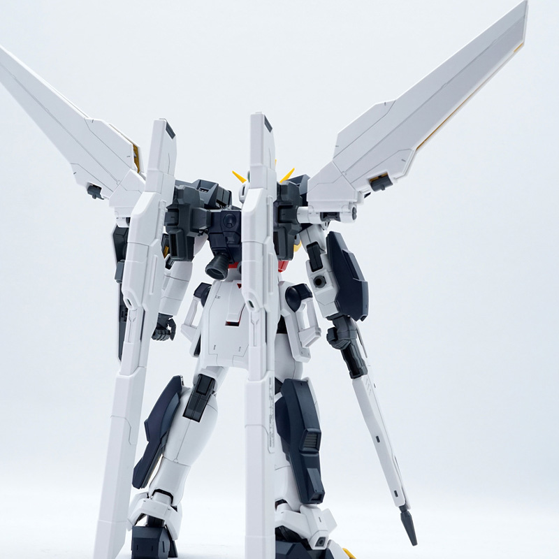 Kit de Modelo Bandai MG 1/100  - Model Kit Gundam Bandai reseña y precio