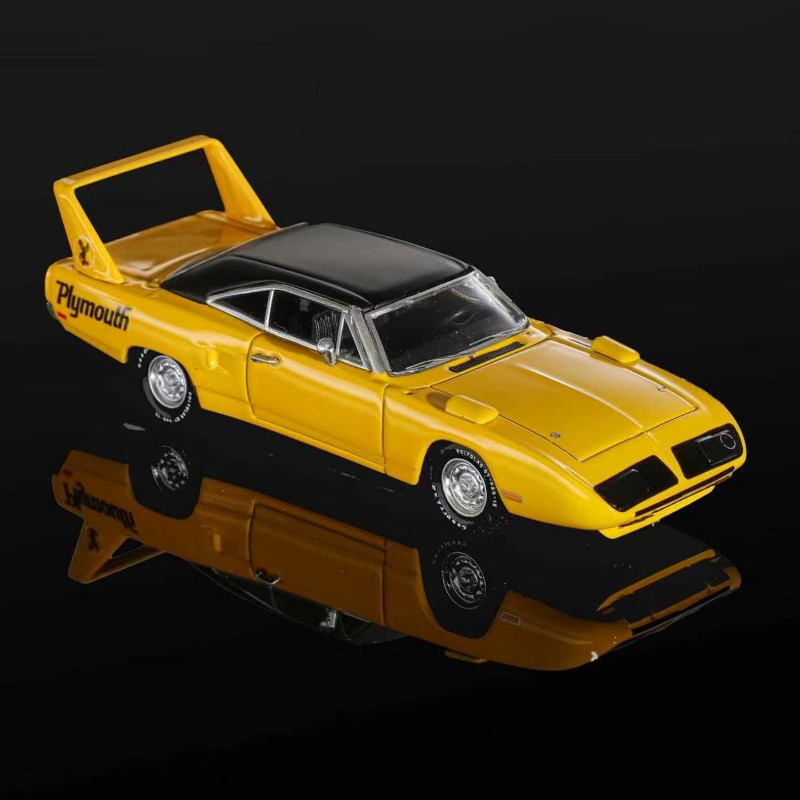 Mirage 1:64 Plymouth Super Bir - Model Kit Runner reseña y precio