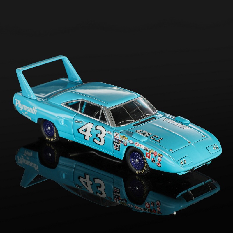 Mirage 1:64 Plymouth Super Bir - Model Kit Runner reseña y precio