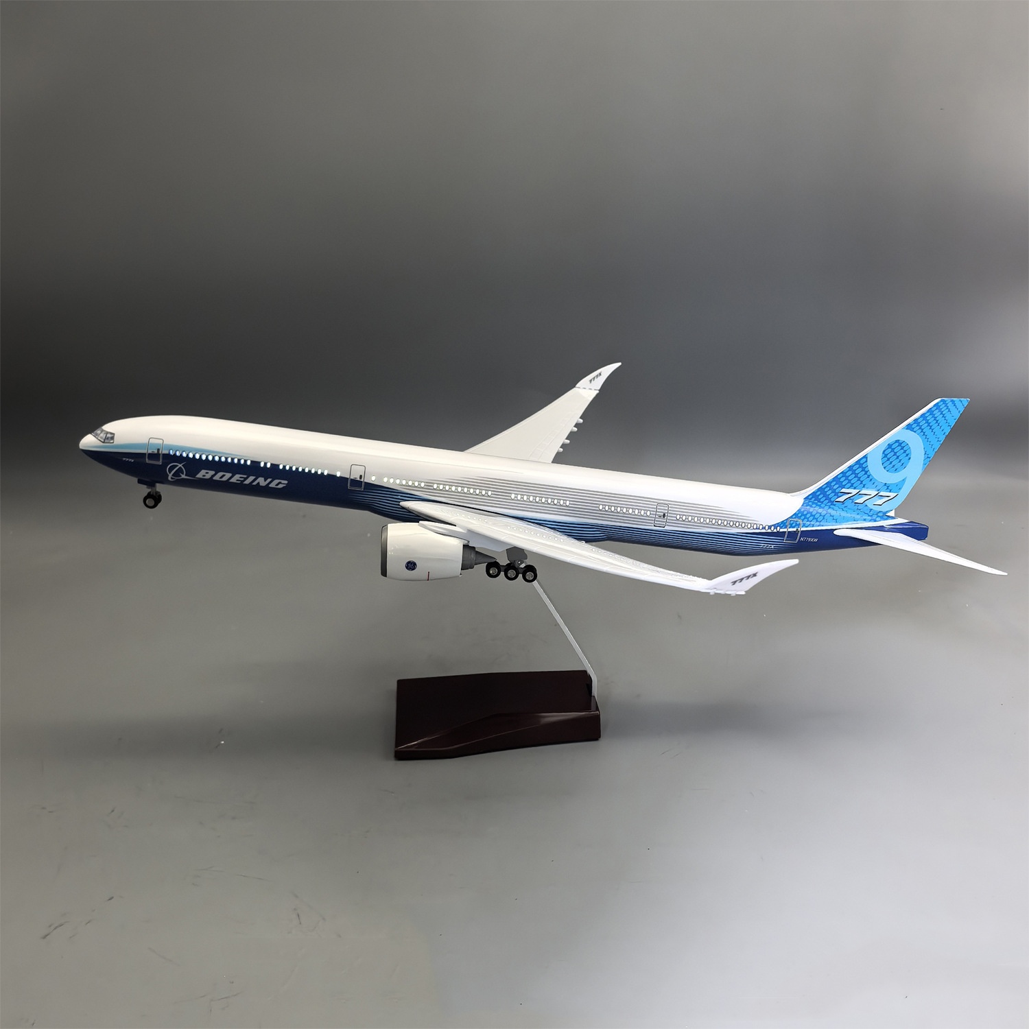 Maqueta de Avión B777-9X a Esc - Model Kit Plane reseña y precio