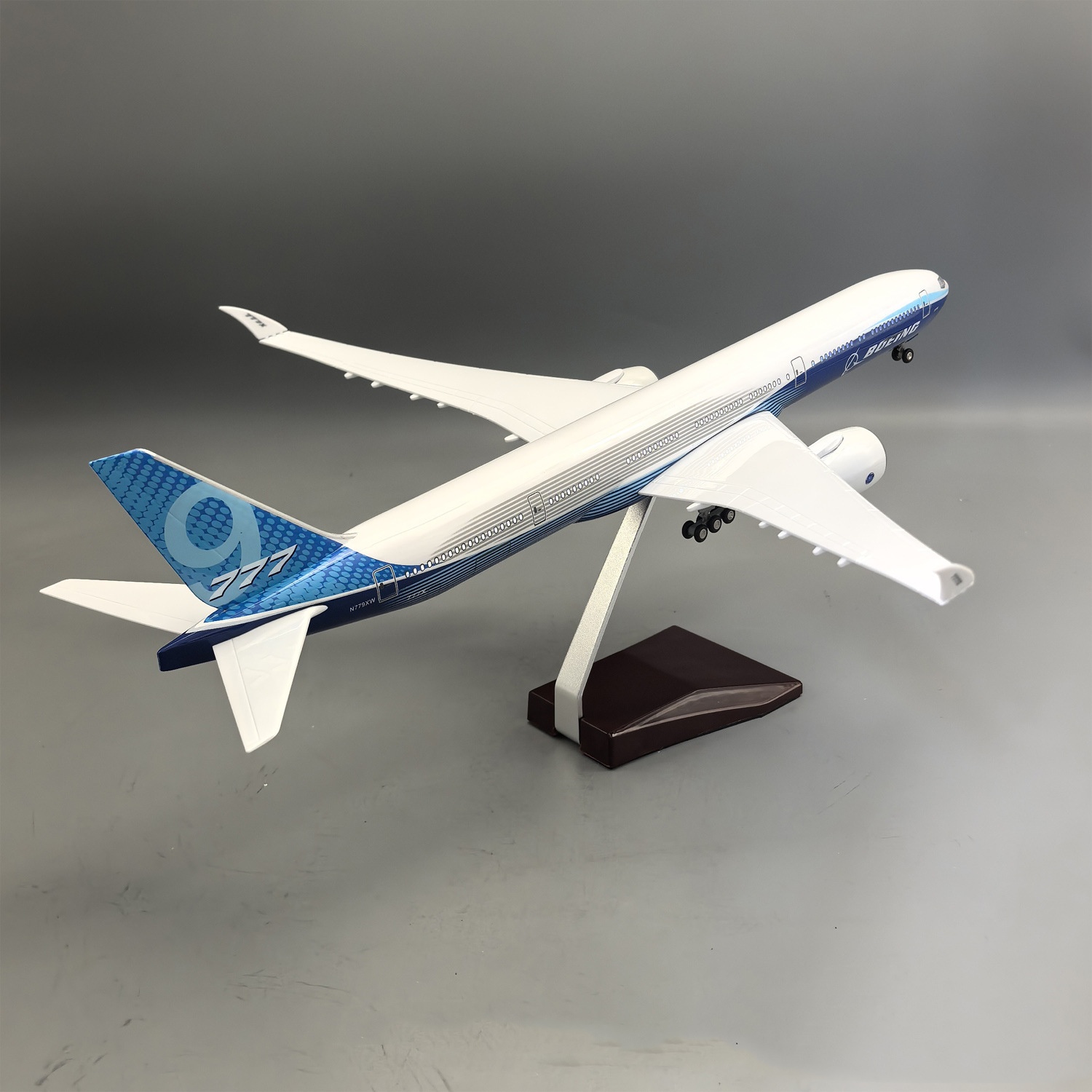 Maqueta de Avión B777-9X a Esc - Model Kit Plane reseña y precio
