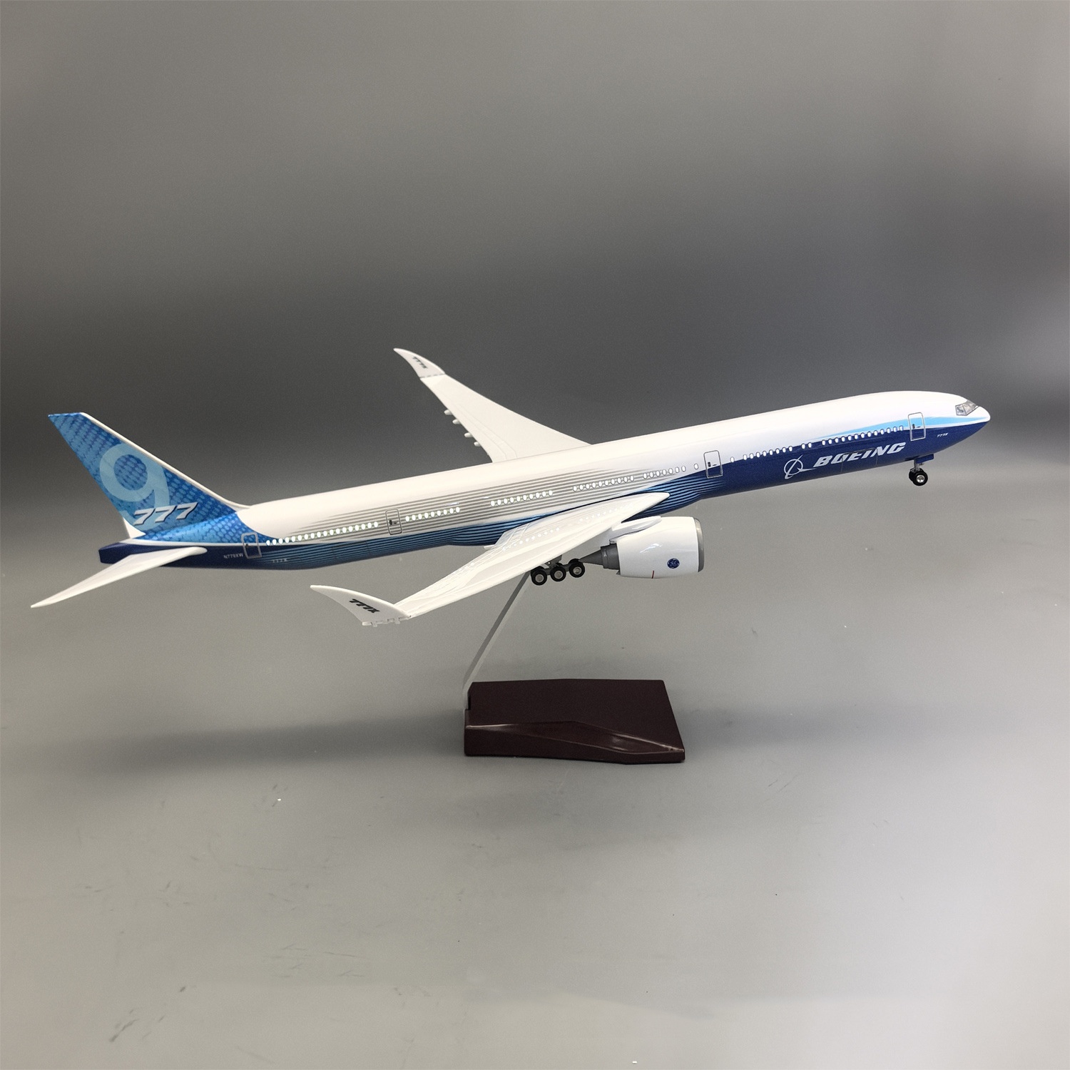 Maqueta de Avión B777-9X a Esc - Model Kit Plane reseña y precio